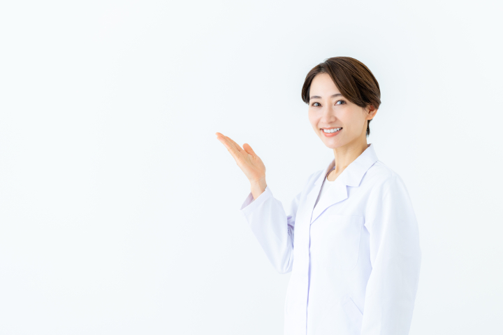 乳歯の虫歯が永久歯に及ぼす影響を紹介する歯科医師