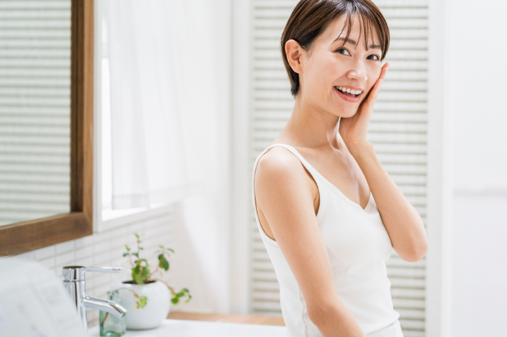 歯周病予防をして健康に過ごす女性