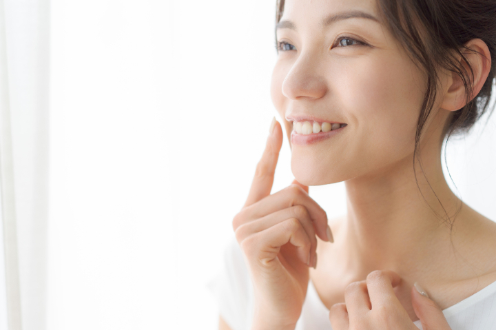 定期的なクリーニングで歯の健康を守る女性