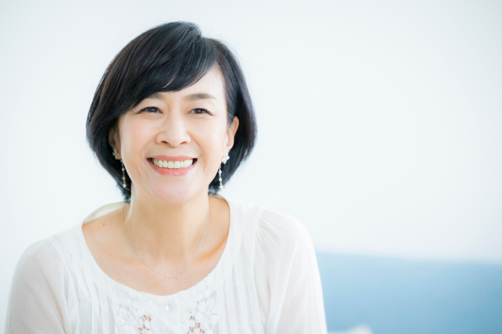 ダイレクトボンディングの仕上がりに満足な笑顔の女性