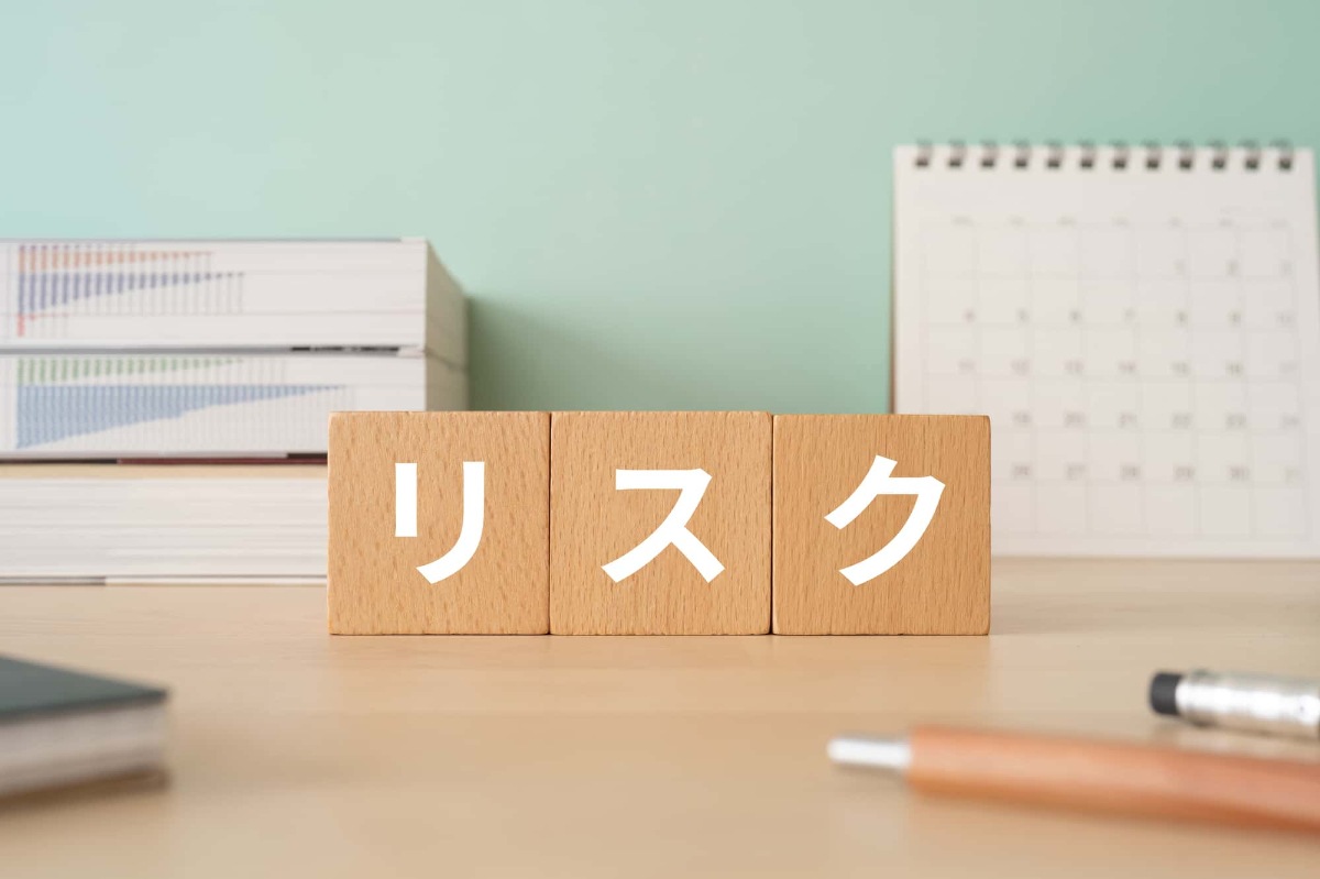 歯石を放置するリスクを示す文字が書かれたブロック
