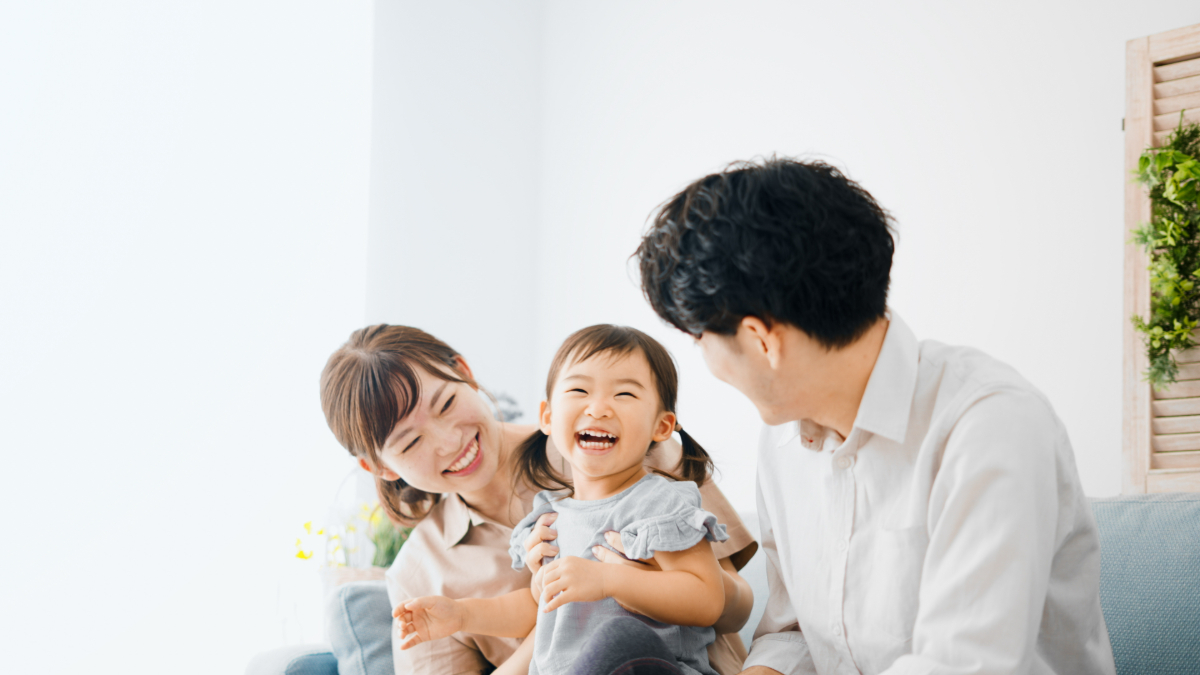 歯医者に行く前に家庭で準備をしている親子
